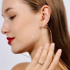 🎉3/$10🎉Large Thin Delicate Gold Heart Hoop Earrings